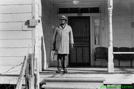 Hacksaw Harney at his home in Jackson, Mississippi, February 1972; source: Postcard from postcard book by Stephen C. LaVere (Pomegranate Artbooks 1989, revised 1993); photographer: Stephen LaVere
